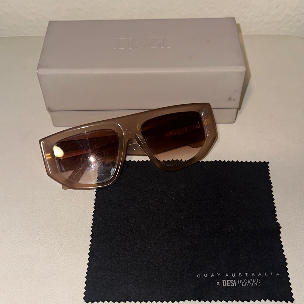 DEZI Brown Sunglasses